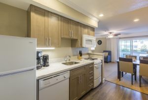 Carlsbad_Inn_Beach_Resort_kitchen2018_1